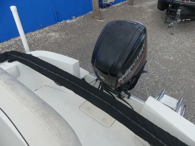 Slide: The Image of Mako 184 Center Console 2016 - 16