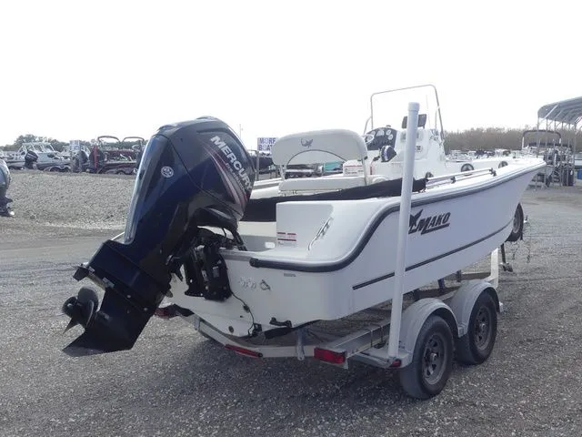 Slide: The Image of Mako 184 Center Console 2016 - 4