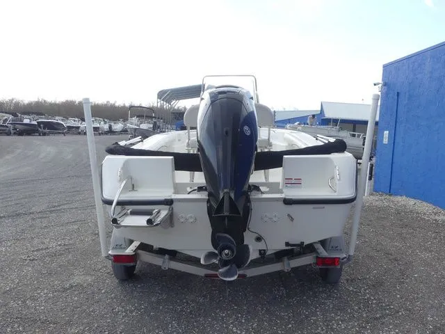 Slide: The Image of Mako 184 Center Console 2016 - 5