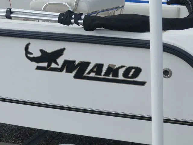 Slide: The Image of Mako 184 Center Console 2016 - 7