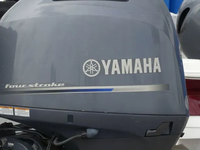 Slide: The Image of Yamaha four-stroke engine on 2019 Hurricane SunDeck 217 OB. - 9
