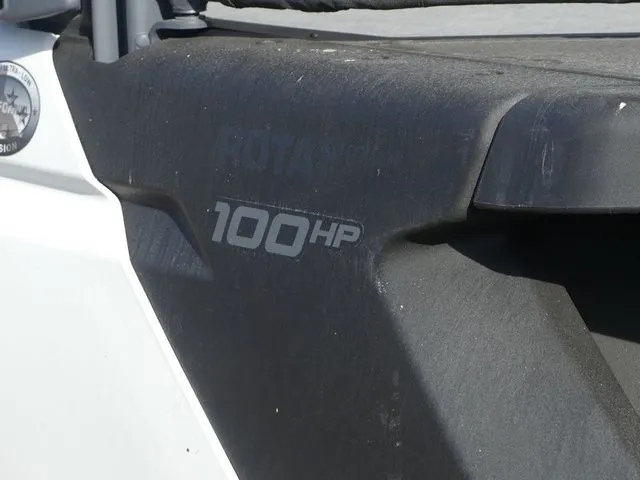 Slide: The Image of Close-up of Sea-Doo Switch® Cruise 18 - 100 hp, 2022 model. - 9