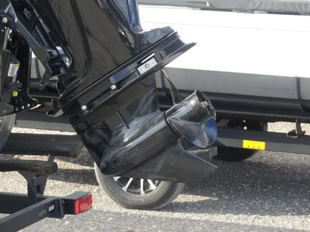 Slide: The Image of Sun Tracker Party Barge 20 DLX 2026 - 10