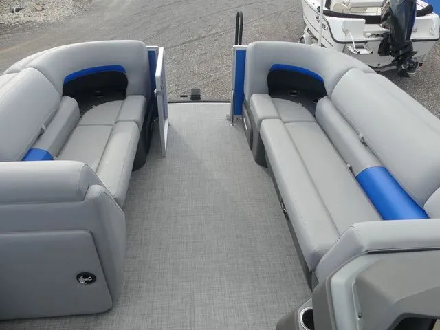 Slide: The Image of Sun Tracker Party Barge 20 DLX 2026 - 12