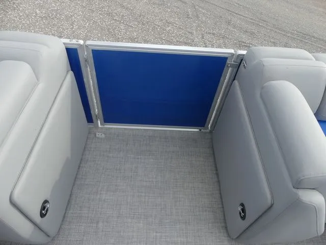 Slide: The Image of Sun Tracker Party Barge 20 DLX 2026 - 13