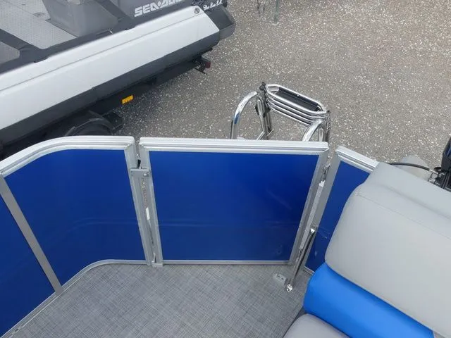 Slide: The Image of Sun Tracker Party Barge 20 DLX 2026 - 15