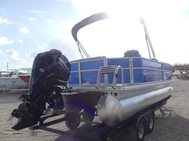 Slide: The Image of Sun Tracker Party Barge 20 DLX 2026 - 4