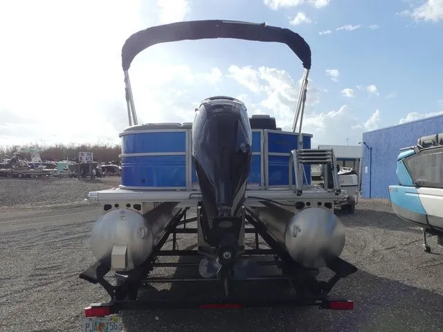 Slide: The Image of Sun Tracker Party Barge 20 DLX 2026 - 5