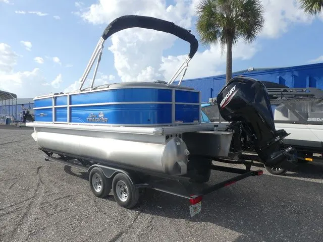 Slide: The Image of Sun Tracker Party Barge 20 DLX 2026 - 6