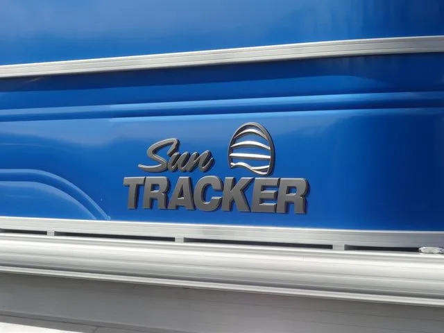 Slide: The Image of Sun Tracker Party Barge 20 DLX 2026 - 7