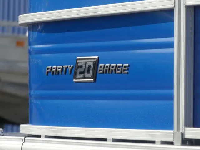 Slide: The Image of Sun Tracker Party Barge 20 DLX 2026 - 8