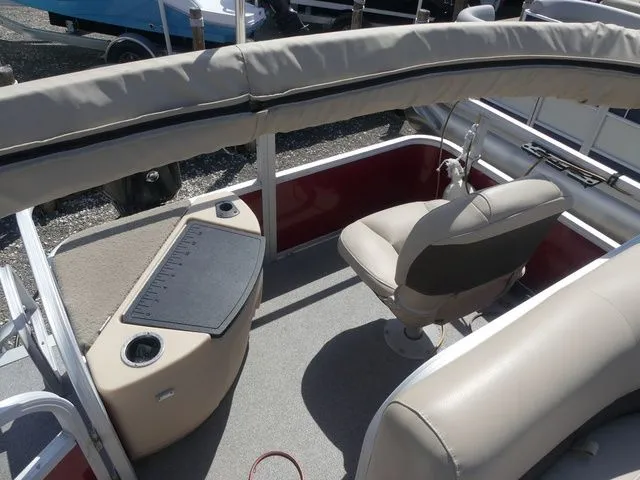 Slide: The Image of Sun Tracker Bass Buggy 18 DLX 2019 - 12