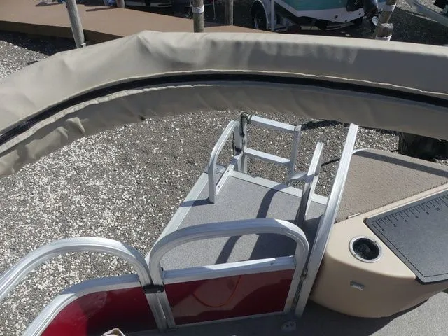 Slide: The Image of Sun Tracker Bass Buggy 18 DLX 2019 - 13