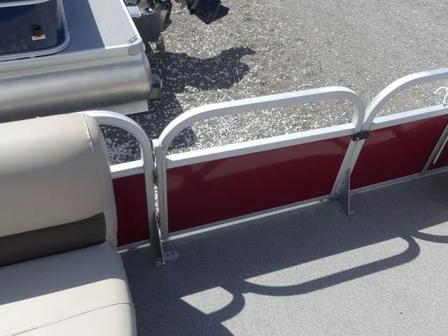 Slide: The Image of Sun Tracker Bass Buggy 18 DLX 2019 - 16