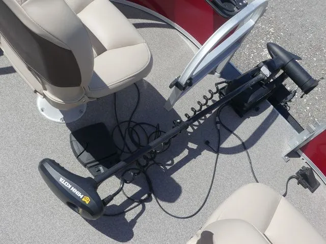 Slide: The Image of Sun Tracker Bass Buggy 18 DLX 2019 - 17