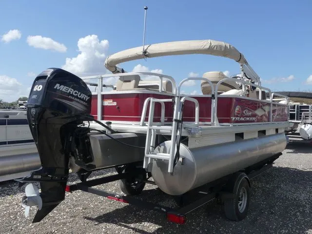 Slide: The Image of Sun Tracker Bass Buggy 18 DLX 2019 - 4