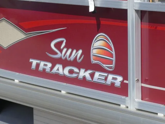 Slide: The Image of Sun Tracker Bass Buggy 18 DLX 2019 - 7