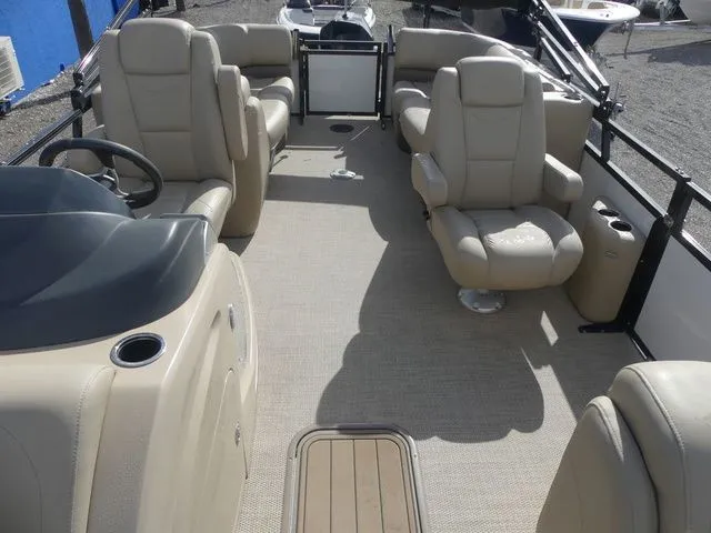 Slide: The Image of Regency 230 DL3 2020 - 14