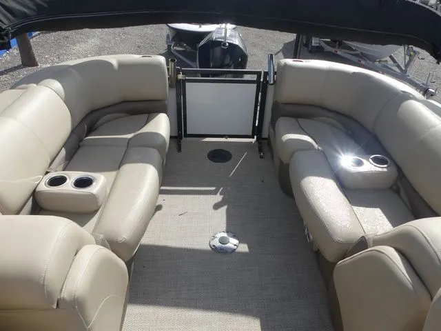 Slide: The Image of Regency 230 DL3 2020 - 15