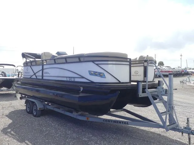 Slide: The Image of Regency 230 DL3 2020 - 3