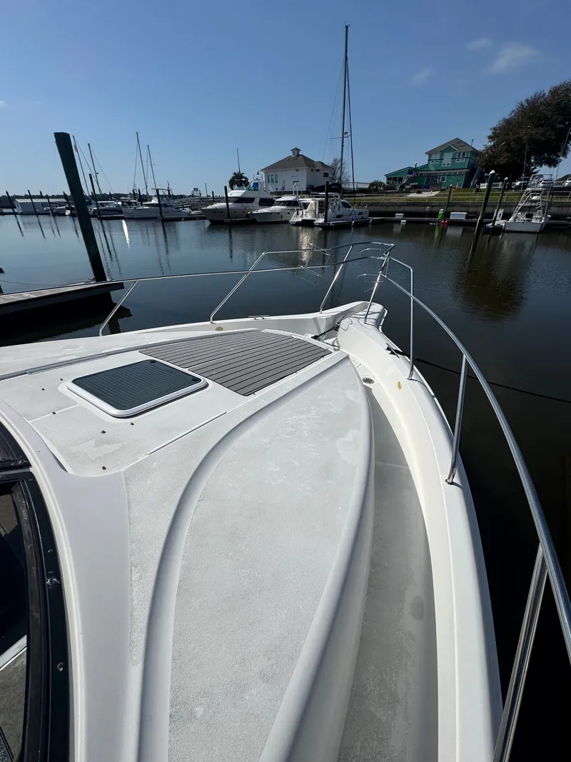 Slide: The Image of 2000 Silverton 392 Motor Yacht docked on a sunny day. - 5