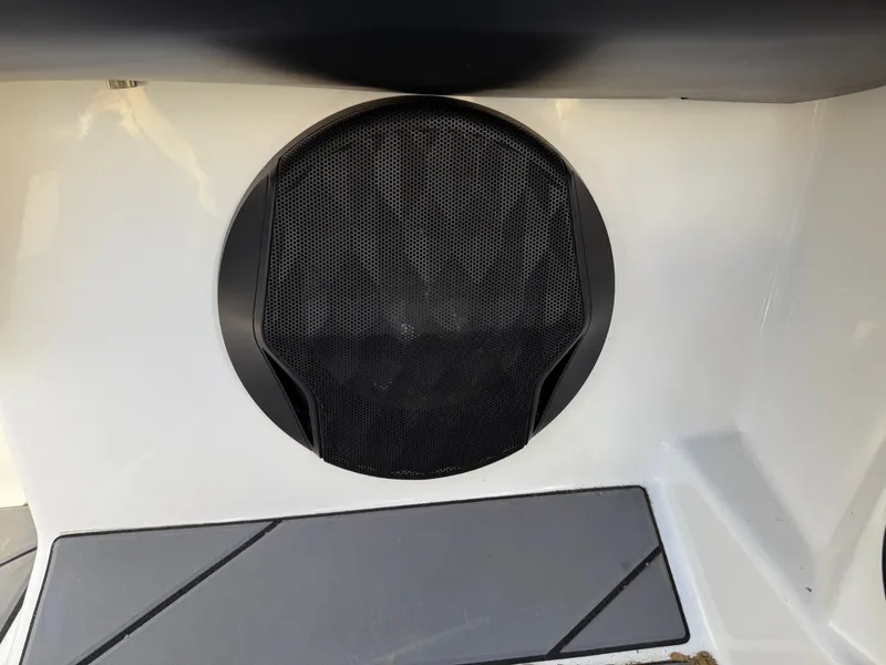 Slide: The Image of Speaker in Malibu Wakesetter 21 LX 2022 boat. - 8