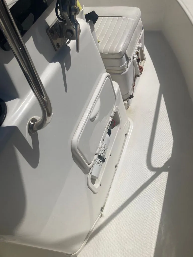 Slide: The Image of Boston Whaler Montauk 2008 - 17