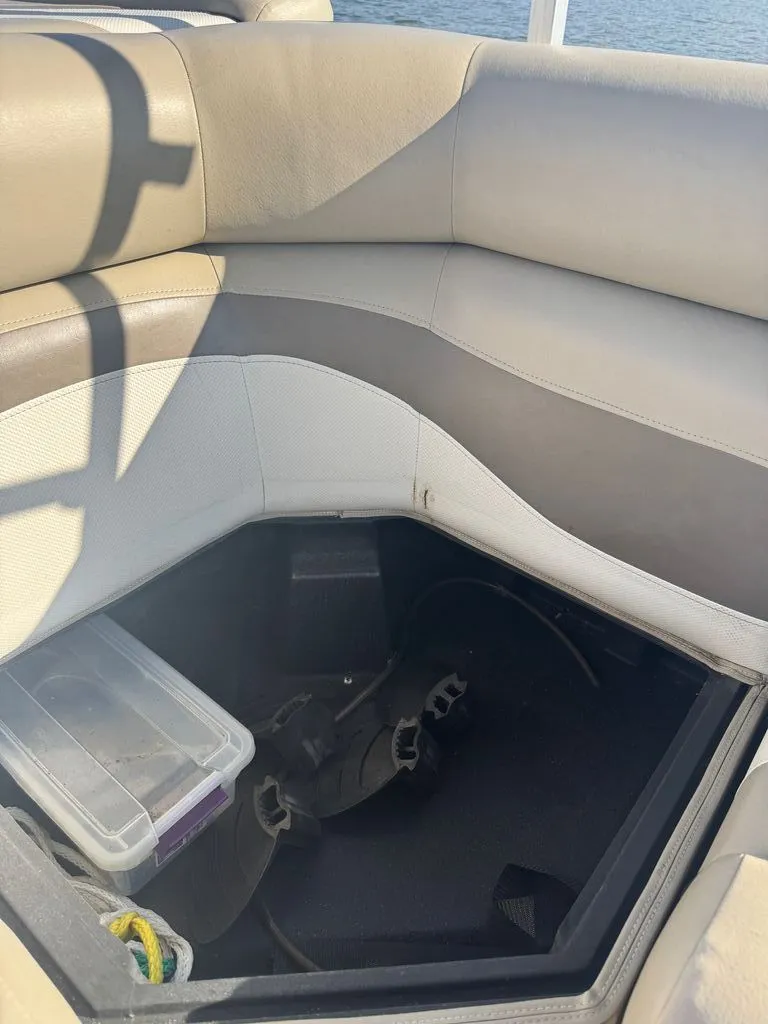 Slide: The Image of Lowe Ss 210 2012 - 7