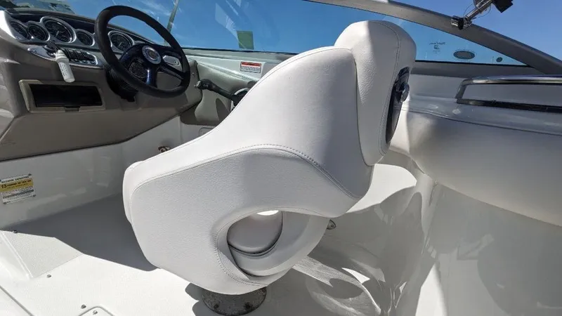 Slide: The Image of Crownline Boats 240 EX 2004 - 14