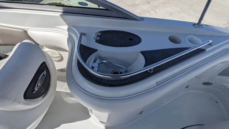 Slide: The Image of Crownline Boats 240 EX 2004 - 16