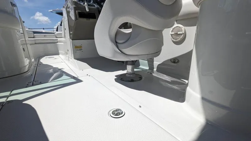 Slide: The Image of Crownline Boats 240 EX 2004 - 17