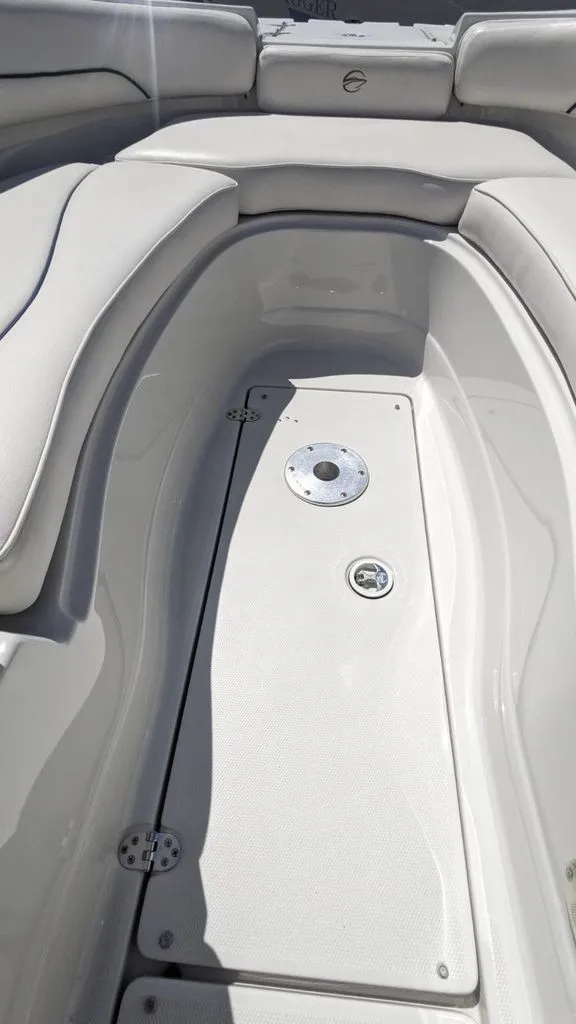 Slide: The Image of Crownline Boats 240 EX 2004 - 24