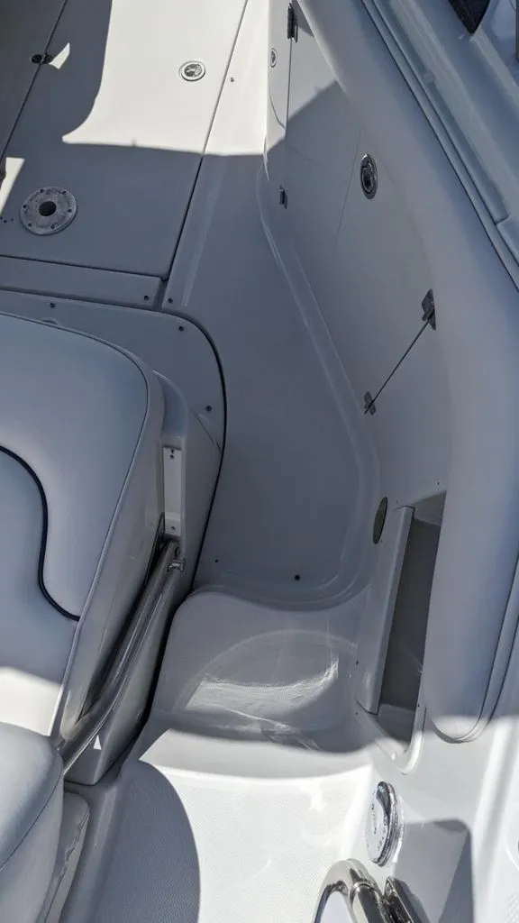 Slide: The Image of Crownline Boats 240 EX 2004 - 26