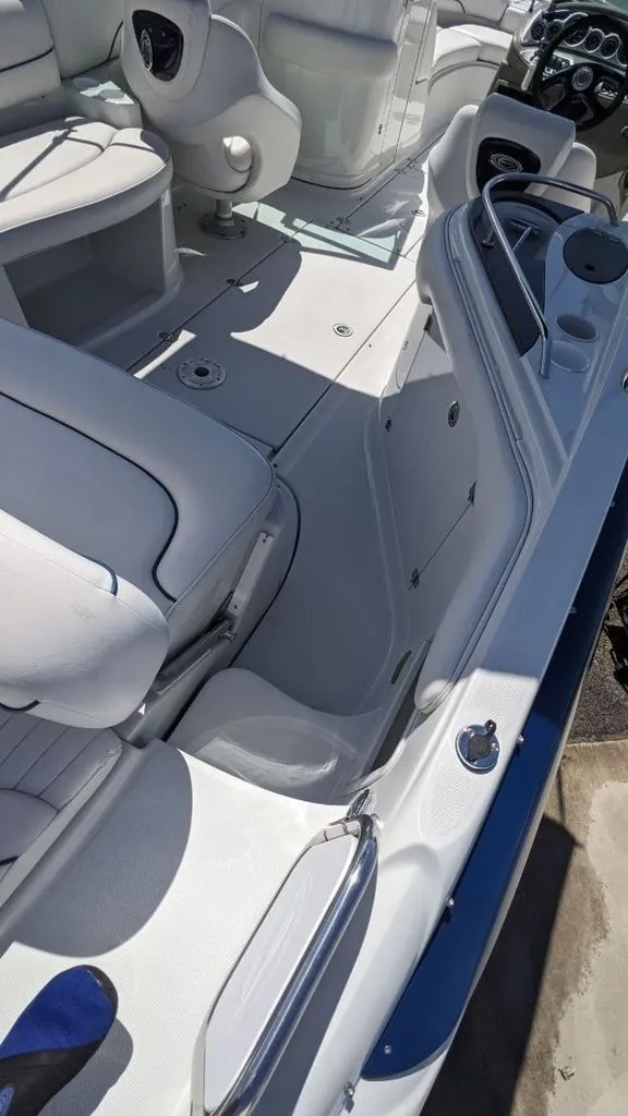 Slide: The Image of Crownline Boats 240 EX 2004 - 27