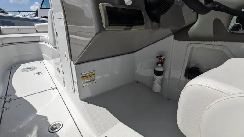 Slide: The Image of Crownline Boats 240 EX 2004 - 35