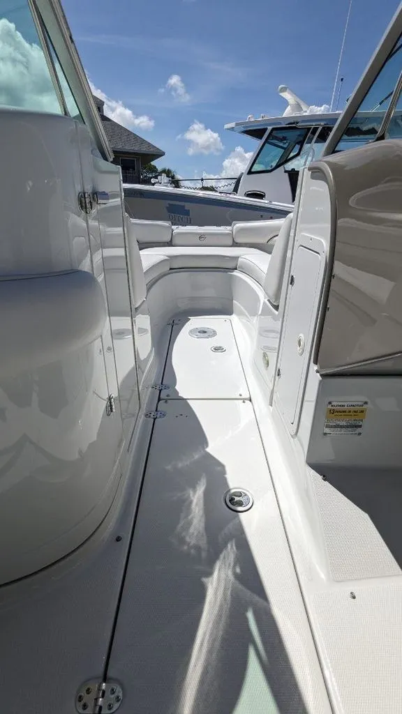 Slide: The Image of Crownline Boats 240 EX 2004 - 36