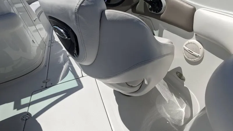 Slide: The Image of Crownline Boats 240 EX 2004 - 4