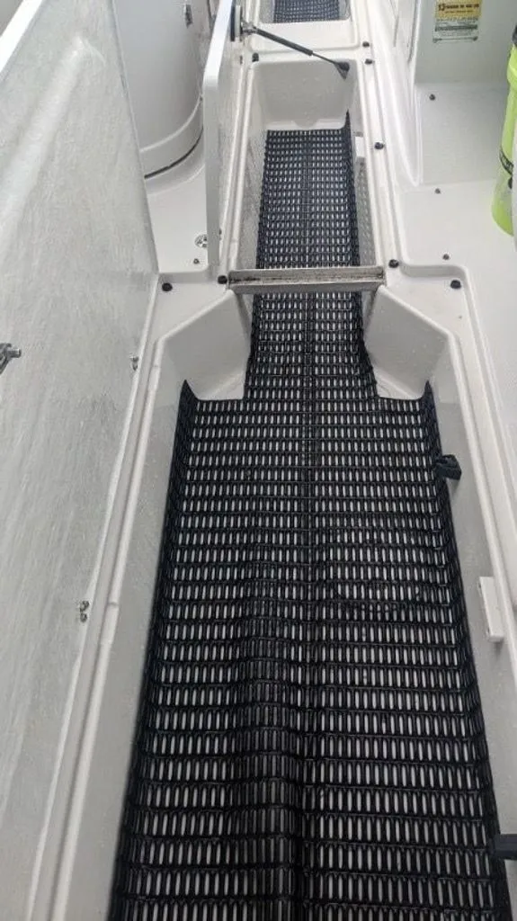 Slide: The Image of Crownline Boats 240 EX 2004 - 42