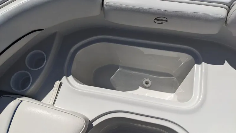 Slide: The Image of Crownline Boats 240 EX 2004 - 45