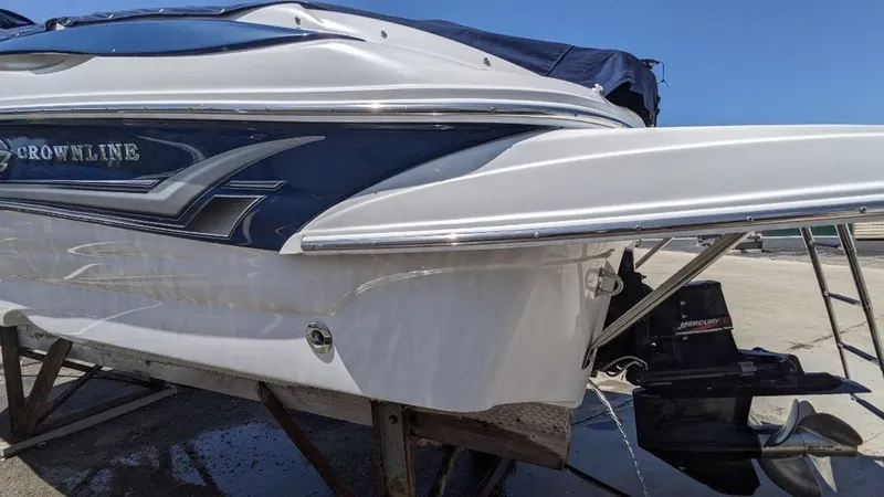 Slide: The Image of Crownline Boats 240 EX 2004 - 49