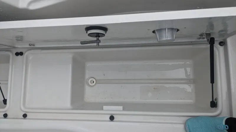 Slide: The Image of Crownline Boats 240 EX 2004 - 63