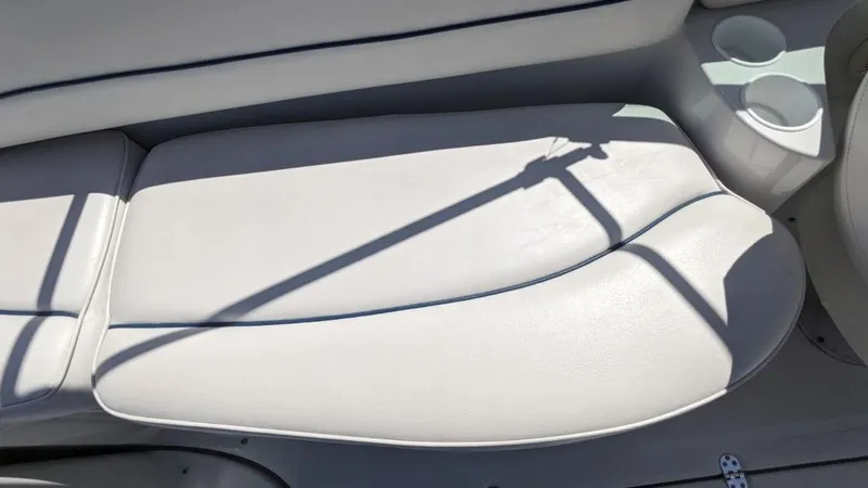 Slide: The Image of Crownline Boats 240 EX 2004 - 9