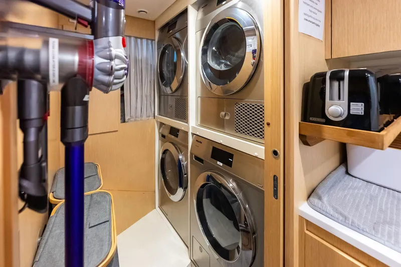 Slide: The Image of Custom Navetta 33 2023 - 115