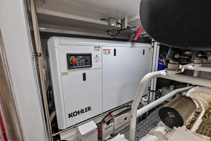 Slide: The Image of Custom Navetta 33 2023 - 125