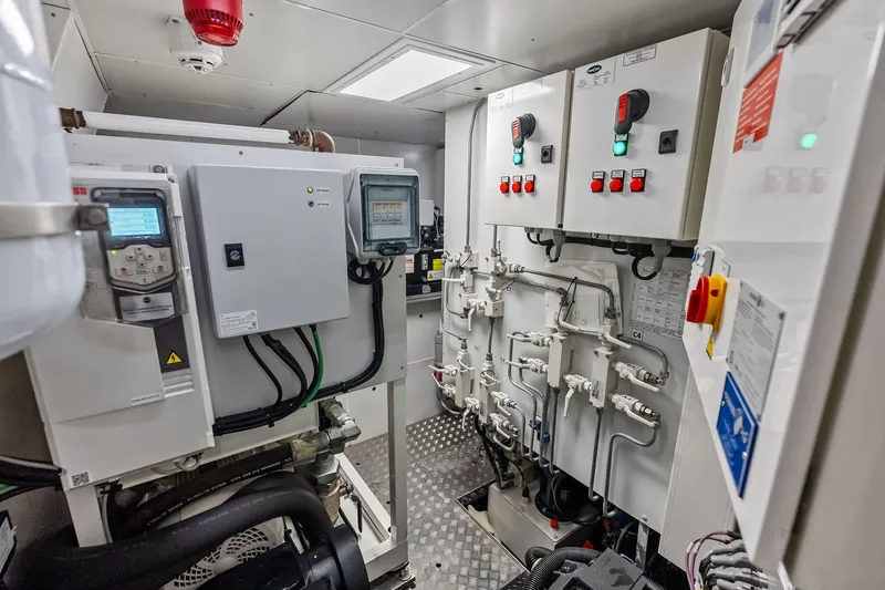 Slide: The Image of Custom Navetta 33 2023 - 129