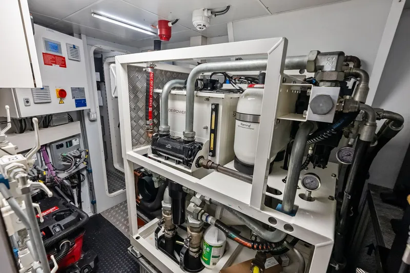 Slide: The Image of Custom Navetta 33 2023 - 149