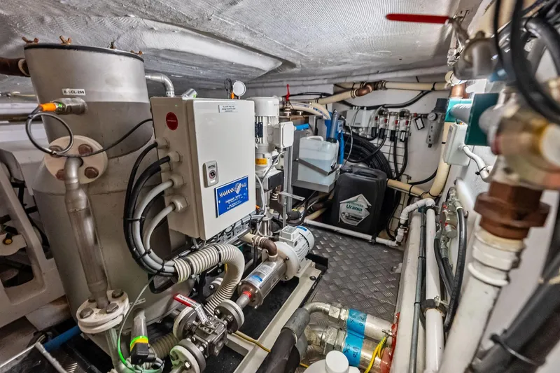 Slide: The Image of Custom Navetta 33 2023 - 150