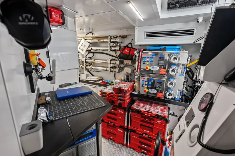 Slide: The Image of Custom Navetta 33 2023 - 151