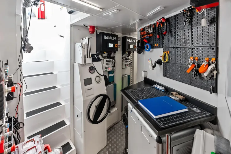 Slide: The Image of Custom Navetta 33 2023 - 152