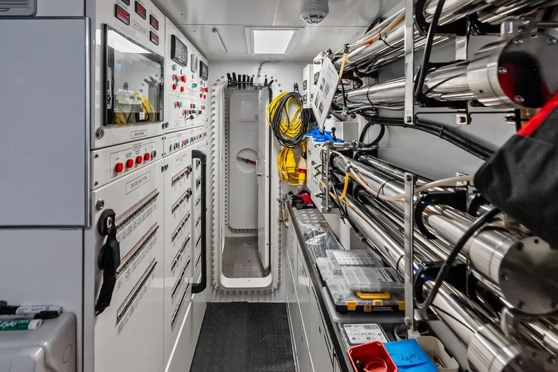 Slide: The Image of Custom Navetta 33 2023 - 153